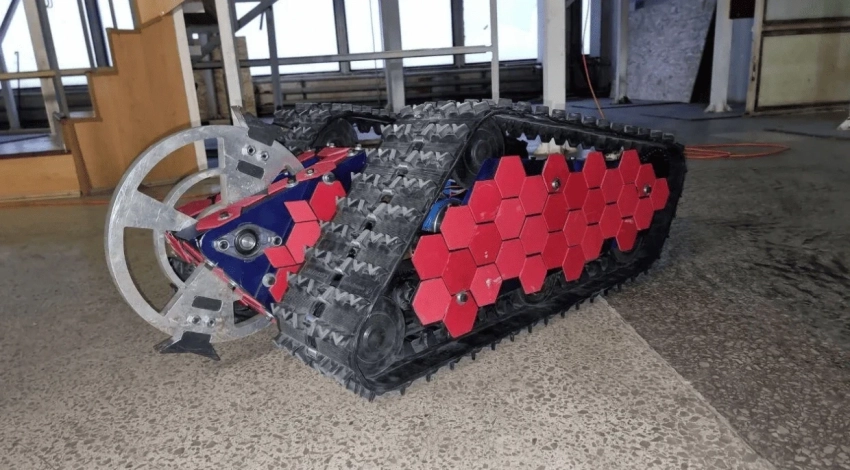 Команда из Фрязино разработала гусеничного робота «RedHorn 3»